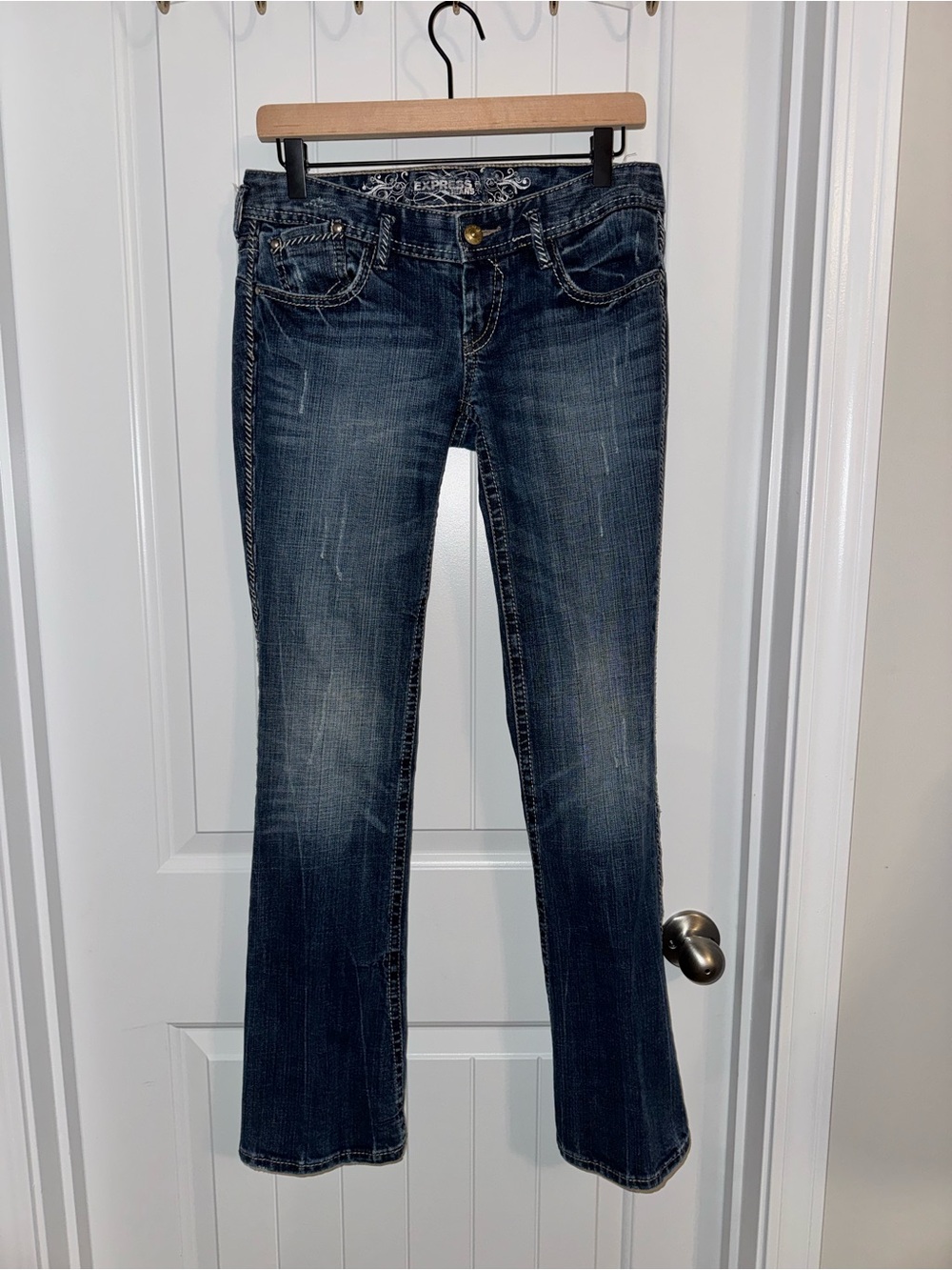 Express Jeans Women’s Size 4R Bootcut Medium Wash Stretch Denim - Picture 2 of 10